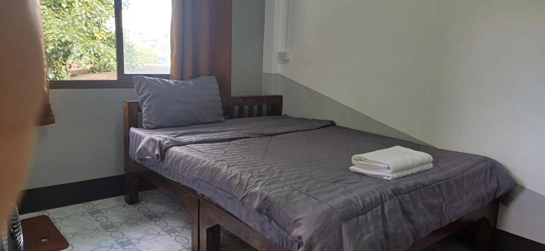 Satop Travelers Guesthouse Chiang Mai Exteriör bild